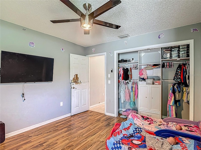 173 Portland Ave, Spring Hill, FL 34606 - bedroom with wood finished floors, a closet, a textured ceiling, and ceiling fan