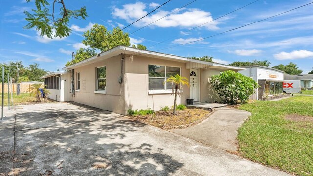 712 N Gary Rd, Lakeland, FL 33801 - mid-century modern home with stucco siding