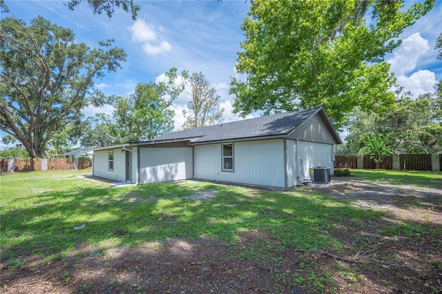 2633 Keysville Dr, Lithia, FL 33547 - back of house with a fenced backyard