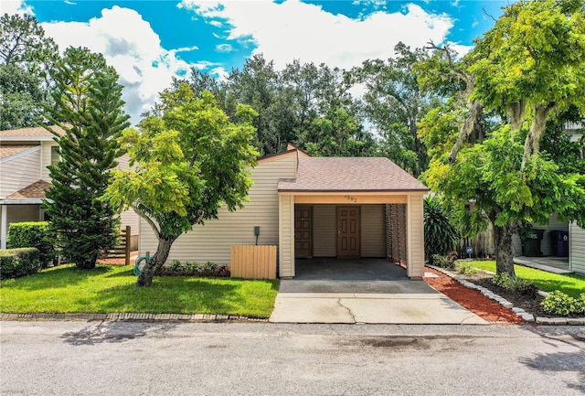 3582 Raintree Ct, Lakeland, FL 33803 - view of front facade featuring asphalt driveway, a carport, and a front lawn