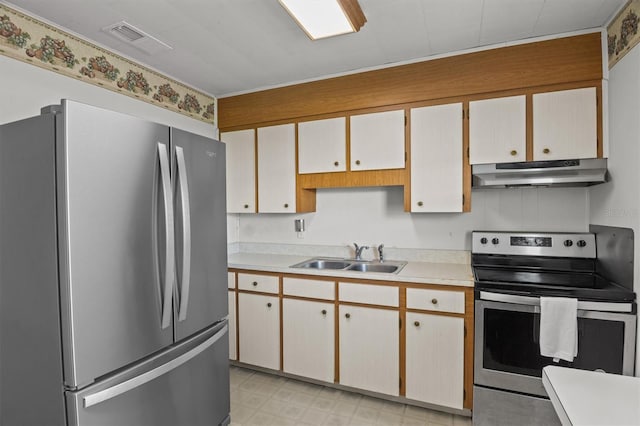 3521 Publix Rd, Lakeland, FL 33810 - kitchen featuring appliances with stainless steel finishes, under cabinet range hood, light countertops, and light floors