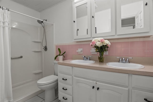 3521 Publix Rd, Lakeland, FL 33810 - full bath featuring double vanity, a shower with shower curtain, tasteful backsplash, and tile patterned flooring
