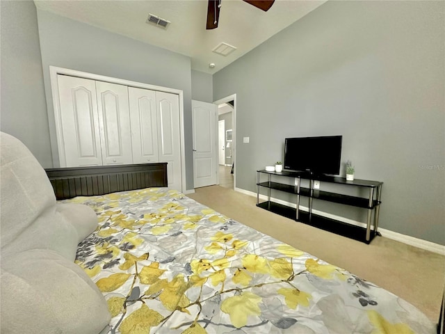 13303 Moss Park Ridge Dr, Orlando, FL 32832 - carpeted bedroom with a closet and a ceiling fan