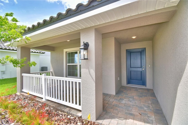 5427 Waterside Dr, Auburndale, FL 33823 - doorway to property with stucco siding and a tiled roof