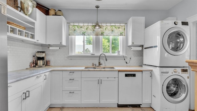 423 Ave H SE, Winter Haven, FL 33880 - laundry room featuring a sink and stacked washer / drying machine