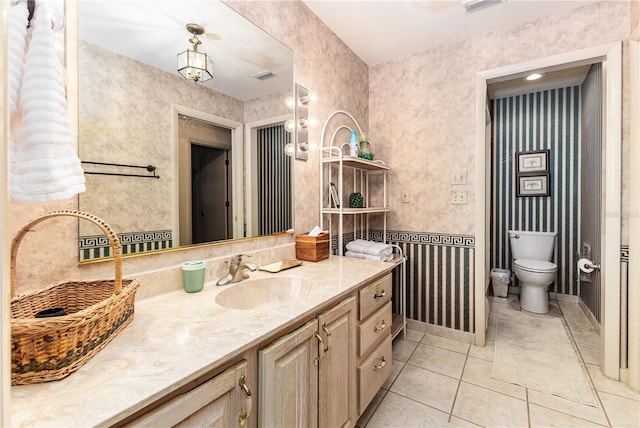 521 Lone Palm Dr, Lakeland, FL 33815 - full bath featuring vanity and tile patterned floors