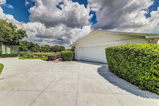 521 Lone Palm Dr, Lakeland, FL 33815 - garage with concrete driveway