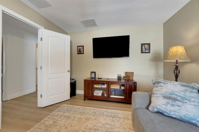 122 Amber Blvd, Auburndale, FL 33823 - living area with light wood-style floors
