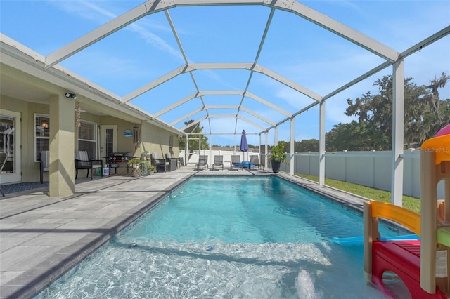 122 Amber Blvd, Auburndale, FL 33823 - view of swimming pool featuring a patio area and glass enclosure