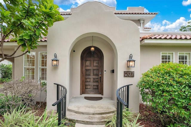 207 W Maxwell St, Lakeland, FL 33803 - property entrance with a tiled roof and stucco siding