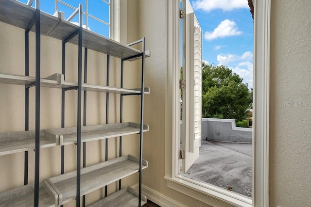 207 W Maxwell St, Lakeland, FL 33803 - detailed view of a textured wall