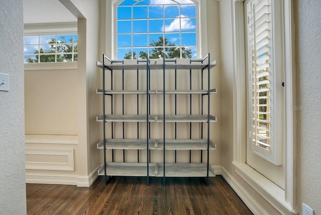 207 W Maxwell St, Lakeland, FL 33803 - detailed view of wood finished floors and a textured wall