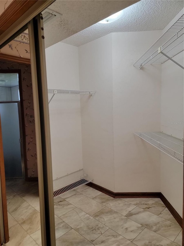 1842 Pinnacle Dr, Lakeland, FL 33813 - view of spacious closet