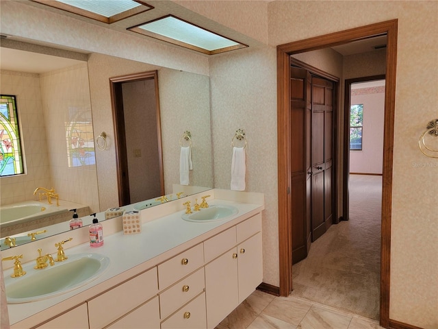 1842 Pinnacle Dr, Lakeland, FL 33813 - full bath featuring double vanity and a garden tub