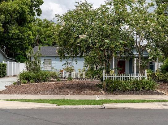 1420 S Lincoln Ave, Lakeland, FL 33803 - obstructed view of property with a fenced front yard