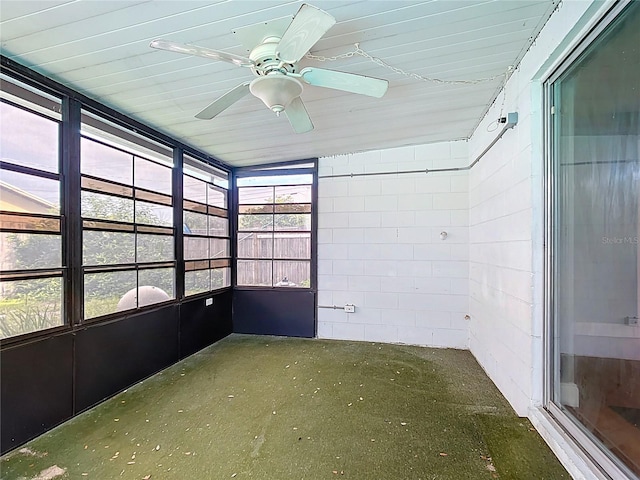 310 Keystone Rd, Auburndale, FL 33823 - unfurnished sunroom with a ceiling fan