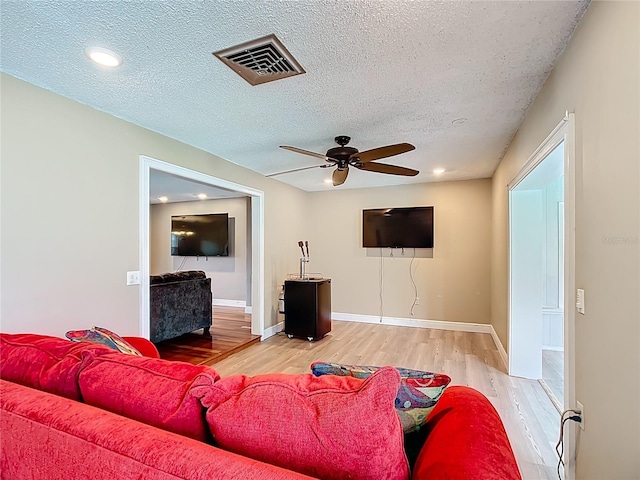 310 Keystone Rd, Auburndale, FL 33823 - living area featuring light wood-style flooring, a ceiling fan, a textured ceiling, and recessed lighting