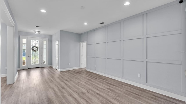1095 Woodland Oaks Dr, Lakeland, FL 33813 - foyer entrance featuring a decorative wall, light wood-style flooring, and recessed lighting