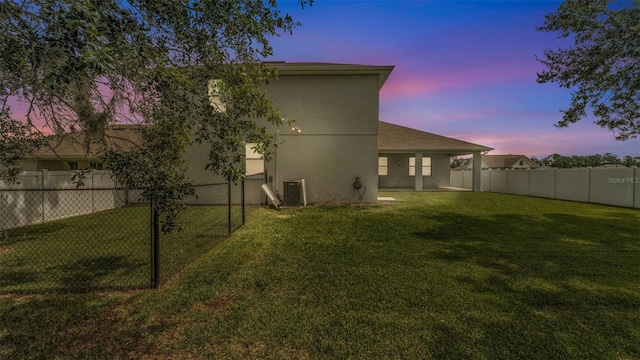 1095 Woodland Oaks Dr, Lakeland, FL 33813 - yard at dusk featuring a fenced backyard
