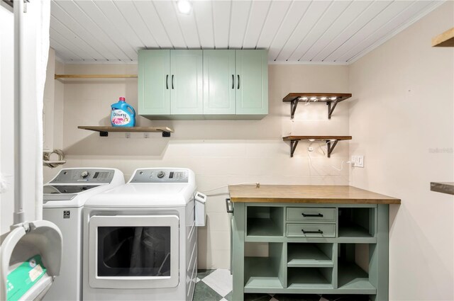 1231 Melville Ave, Lakeland, FL 33805 - laundry area with separate washer and dryer, cabinet space, wooden ceiling, and crown molding