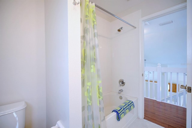 3782 Rollingsford Cir, Lakeland, FL 33810 - bathroom featuring toilet and shower / tub combo