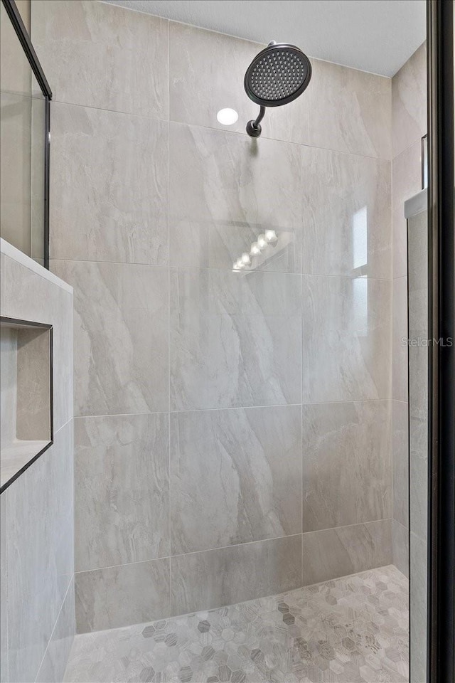 3063 Lantana Cir, Auburndale, FL 33823 - full bath with tiled shower