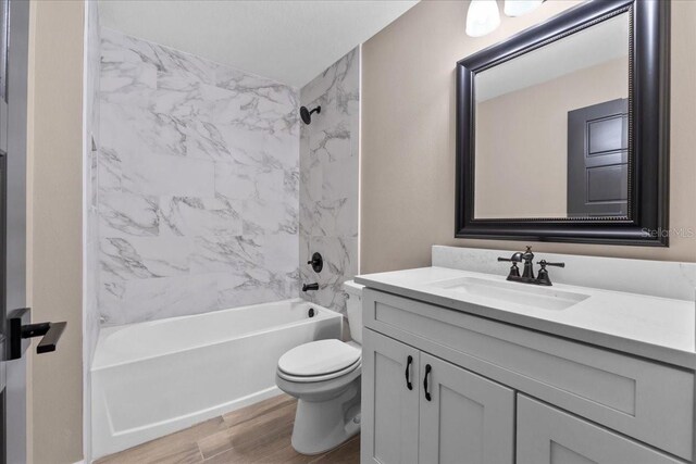 3063 Lantana Cir, Auburndale, FL 33823 - bathroom featuring vanity, wood finished floors, and washtub / shower combination
