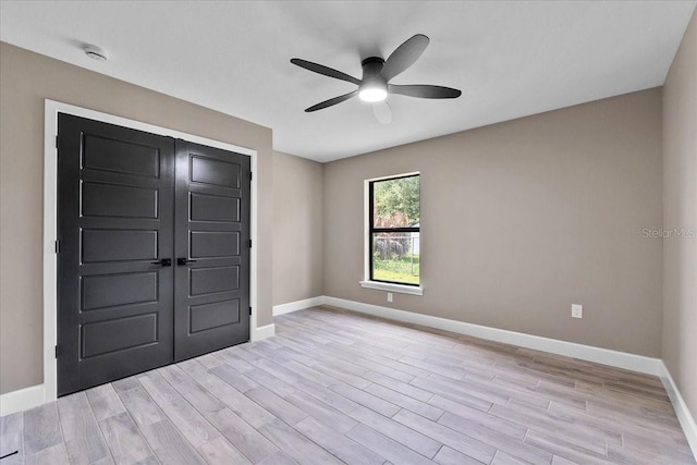 3063 Lantana Cir, Auburndale, FL 33823 - unfurnished bedroom featuring light wood finished floors, a ceiling fan, and a closet