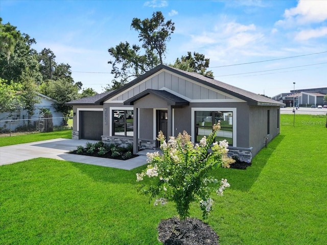 3063 Lantana Cir, Auburndale, FL 33823 - view of front facade with driveway and a garage