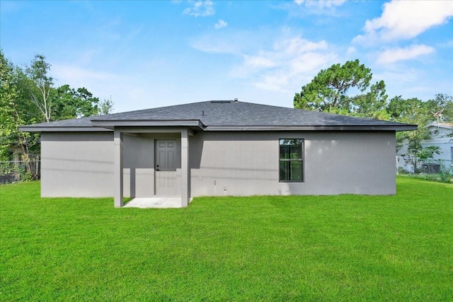 3063 Lantana Cir, Auburndale, FL 33823 - rear view of house featuring stucco siding and a shingled roof