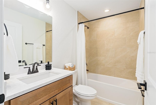 724 Voight Ave N, Fort Meade, FL 33841 - full bathroom featuring shower / bath combination with curtain and vanity