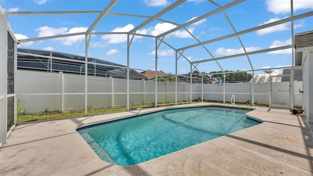 526 Allison Ave, Davenport, FL 33897 - view of pool with a patio area and glass enclosure