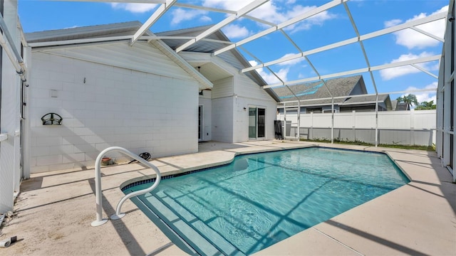 526 Allison Ave, Davenport, FL 33897 - view of swimming pool with a patio area and glass enclosure