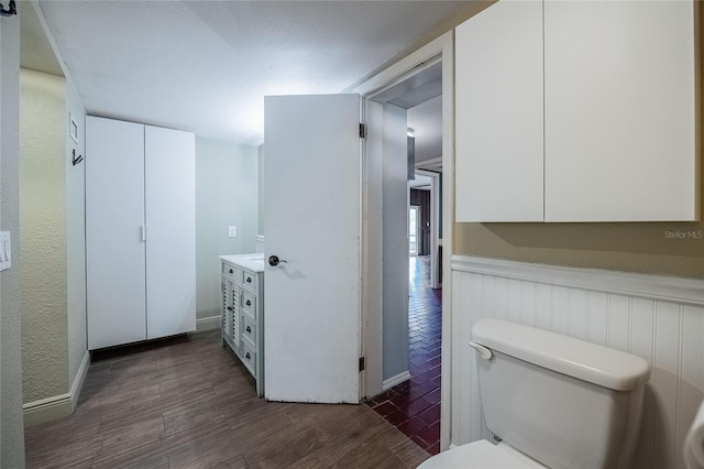 252 W Brookins Ave, Eagle Lake, FL 33839 - bathroom with wood finished floors, vanity, and wainscoting