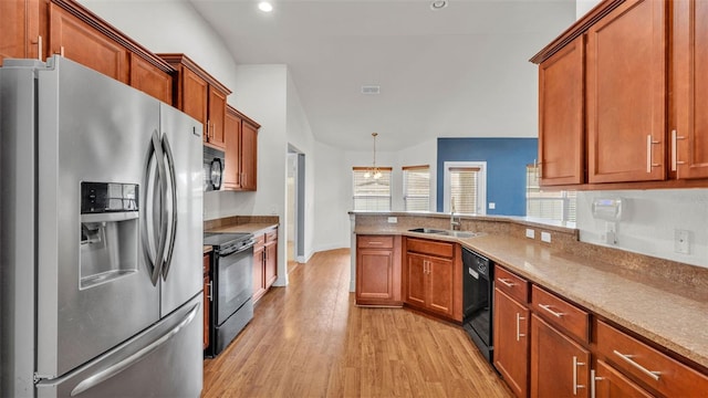 1156 Normandy Heights Cir, Winter Haven, FL 33880 - kitchen with black appliances, healthy amount of natural light, light wood-style flooring, a peninsula, and recessed lighting