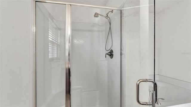 1156 Normandy Heights Cir, Winter Haven, FL 33880 - bathroom featuring a stall shower