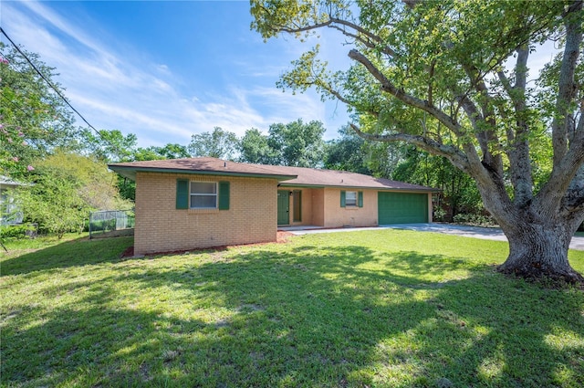 335 W Cummings St, Lake Alfred, FL 33850 - ranch-style home with brick siding, a garage, driveway, and a front yard