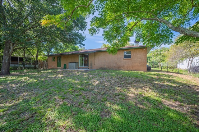 335 W Cummings St, Lake Alfred, FL 33850 - back of property with brick siding