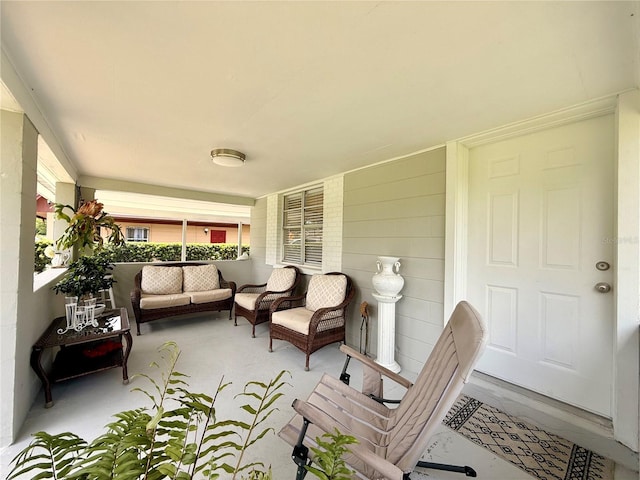 1302 W 8th St, Lakeland, FL 33805 - covered porch featuring an outdoor living space