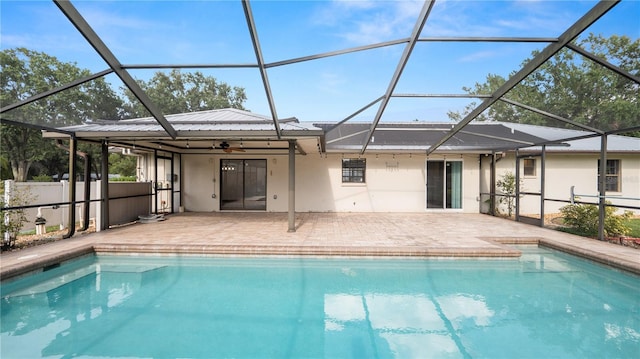 6504 Hereford Dr, Lakeland, FL 33810 - swimming pool featuring a patio area, a lanai, and a ceiling fan