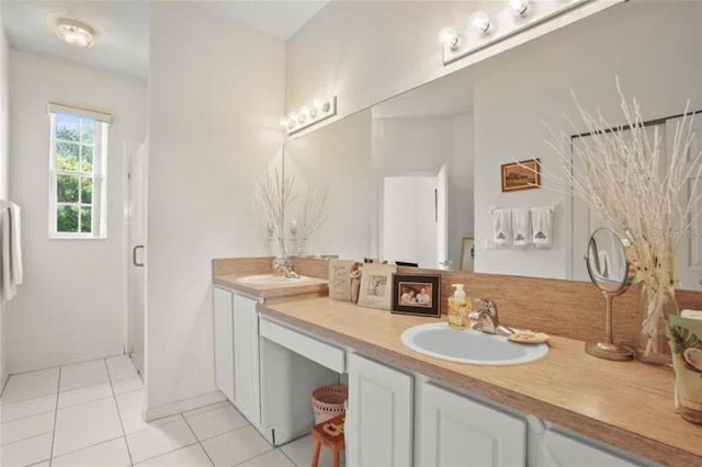 3999 Whistlewood Cir, Lakeland, FL 33811 - full bath with double vanity and tile patterned flooring