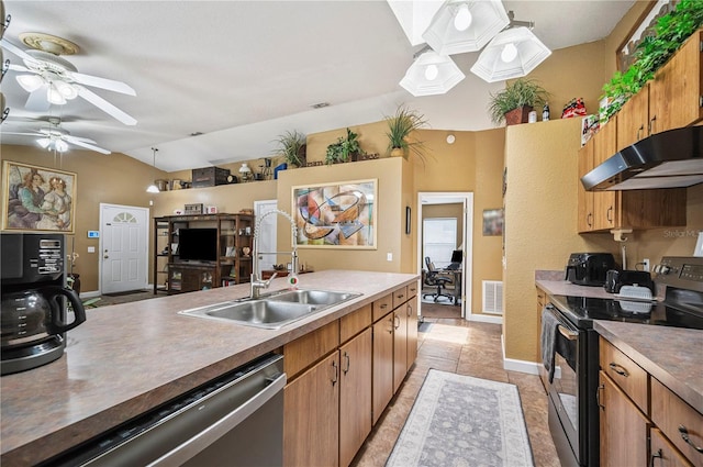 735 Virginia Ave, Auburndale, FL 33823 - kitchen featuring electric stove, dishwasher, vaulted ceiling, under cabinet range hood, and a ceiling fan