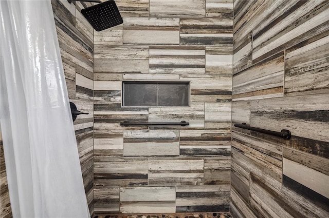 735 Virginia Ave, Auburndale, FL 33823 - bathroom featuring a tile shower and wood walls