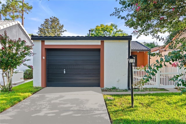 465 Las Cruces, Winter Haven, FL 33884 - garage with driveway