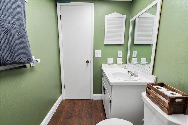 465 Las Cruces, Winter Haven, FL 33884 - bathroom with wood finished floors and vanity