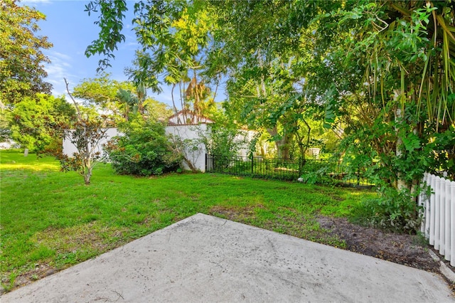 465 Las Cruces, Winter Haven, FL 33884 - fenced backyard featuring a patio area