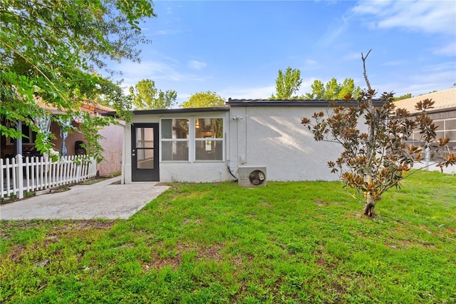 465 Las Cruces, Winter Haven, FL 33884 - rear view of house with stucco siding and a patio