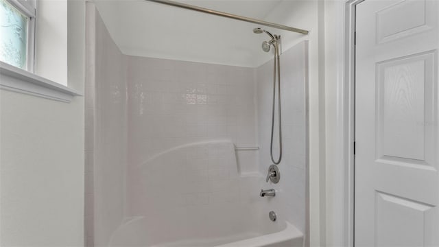 3917 NW Warbler Dr, Winter Haven, FL 33880 - full bath with shower / tub combination
