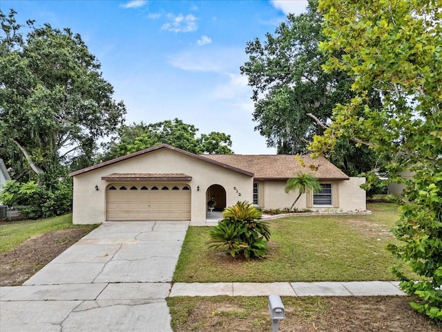 512 Hilldale Rd, Brandon, FL 33510 - ranch-style home featuring stucco siding, driveway, a garage, and a front lawn
