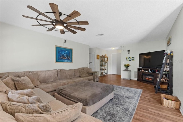512 Hilldale Rd, Brandon, FL 33510 - living area featuring ceiling fan, wood finished floors, and a textured ceiling